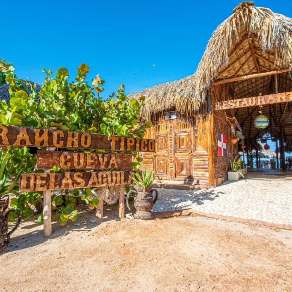 Bahía de las águilas, Pedernales