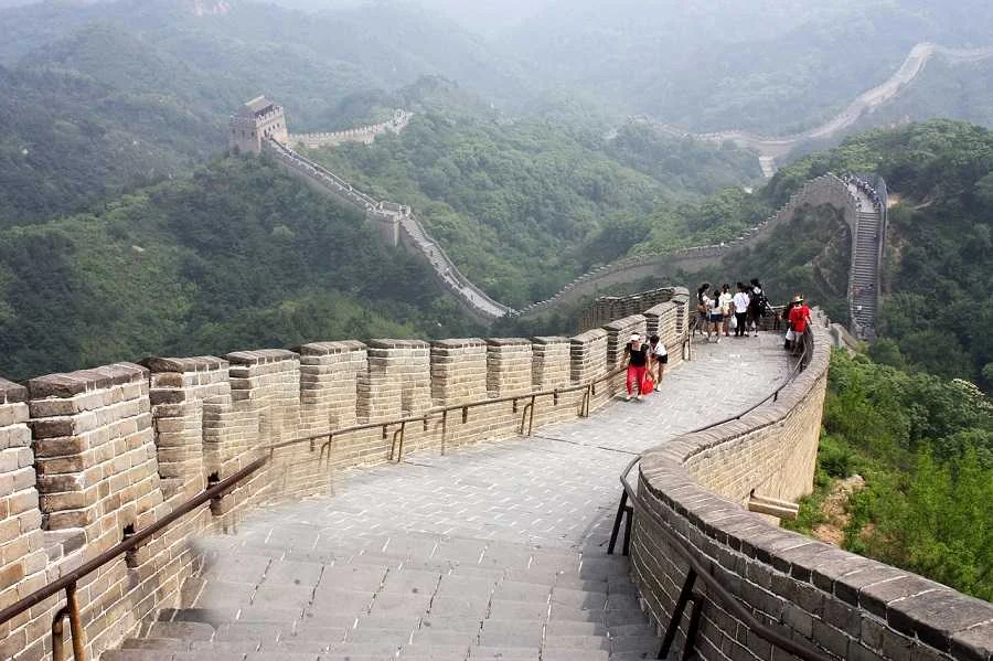 La recuperación turística global de 2025: destinos turísticos claves registran ingresos hito mientras China lidera la nueva era de viajeros globales